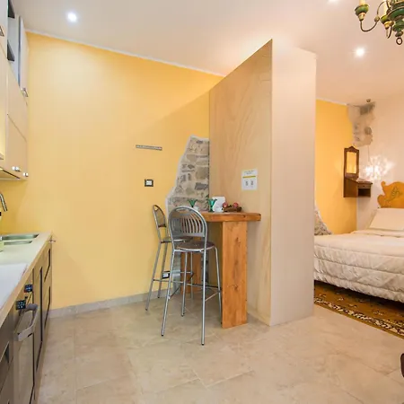Apartamento Chic With Outdoor Serenity